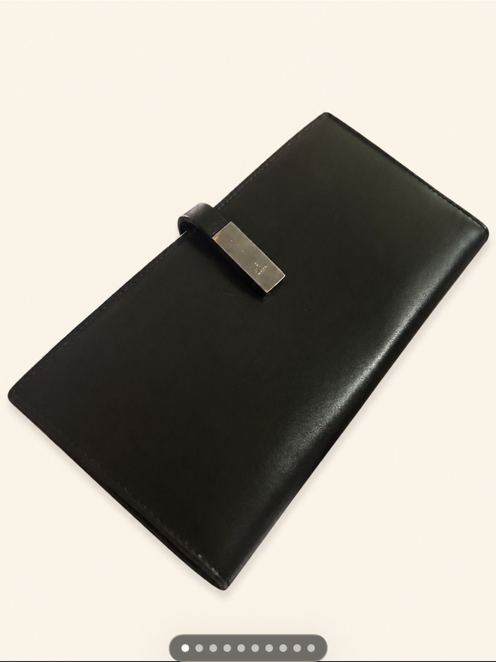 Gucci Wallet Mint condition w/ silver Metal Accent - Picture 2 of 11